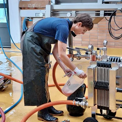 Hands-on im Weinkeller 🫧