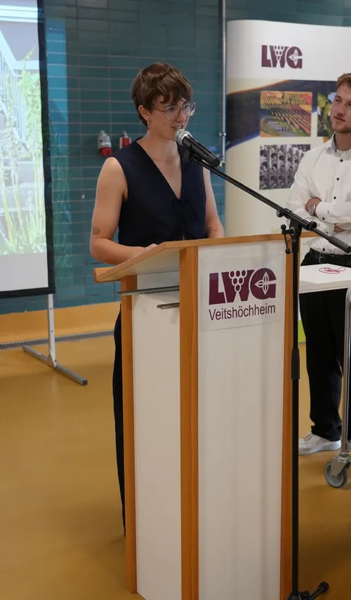 Marie hält einen Vortrag an der LWG Veitshöchheim